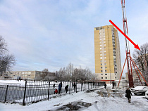 Власти разрешили срубить деревца у школы №6 в Калининграде