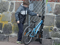 9-летний велосипедист не уступил дорогу БМВ