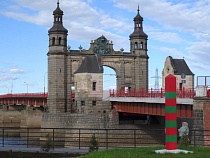 В Советск из Литвы по мосту пришёл мужчина со 113 кг ламината