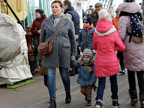 Власти Калининградской области готовы “перераспределить” суммы поддержки молодых матерей 