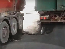 Появилось видео разлива жидкости на мосту в Калининграде