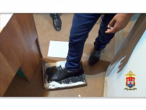 Полиция сняла отпечатки пальцев и ботинков у гастарбайтеров (видео+карта)