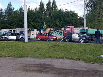 Жуткая авария на улице Суворова спровоцировала пробку (фото)