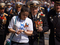 Акция «Георгиевская ленточка» в Калининграде: флешмоб, вальс, военная форма