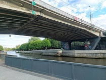 В Калининграде ищут родственников погибшего при падении с моста мужчины