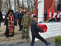 В Приморске захоронили останки неизвестного солдата
