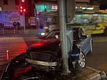 В Калининграде водитель «Ауди» спасался от БМВ в столбе