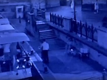 Отдыхавших на Преголе туристов облили краской 