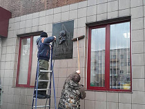 Доску Канта на Ленинском проспекте уже отмыли