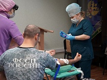 Из здания УФССП в Калининграде вынесли 10 литров крови 