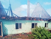 В Гвардейском районе наполовину выгорел дом на 4 семьи