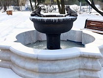 В Светлогорске туристам разрешают заряжаться прямо на скамейках