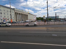 Власти рассказали, как работает бесплатная парковка на площади Победы в Калининграде