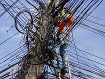 Старый электромонтёр сорвался и сдал на металл 150 проводов