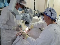 В Калининграде 76-летней пациентке вытащили огромную опухоль из головы