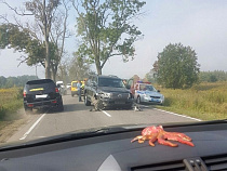 ДТП на Балтийской трассе: столкнулись два автомобиля и мотоцикл