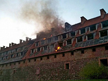Появилось видео и фото горящего замка Прейсиш-Эйлау в Багратионовске 