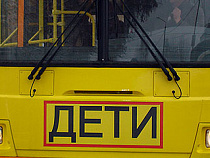 В Калининградской области фура столкнулась со школьным автобусом