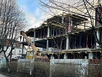 Инвестор показал стройку на месте снесённой гостиницы «Королева Луиза»