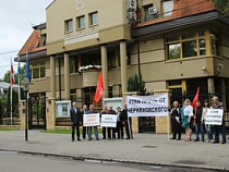 Калининградские коммунисты протестуют против сноса в Польше памятника генералу Черняховскому