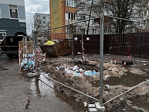 В Калининграде жители мусором опередили коммунальщиков на раскопках
