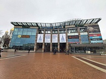 Из банкомата в «Кловере» урвали кучу денег молодой женщины