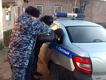 Покупатель с ножом нападал на посетителей магазина в Светлом 