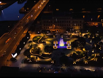 Появилось ночное видео фонтана в Биржевом сквере (видео)