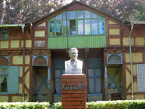 В районных газетах начали печатать благодарности США