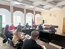 Военный прокурор выслушал бойцов СВО и их семьи в Общественной палате