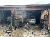 Во Взморье сожгли два дорогих «Тойота Лэнд Крузер»?