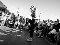 Танцевальная битва перед ТРК «Эпицентр»: было жарко