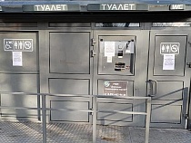 Ночью в Южном парке Калининграда произошло сражение с туалетом