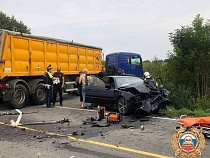 БМВ врезался в песковоз на трассе Советск – Гусев