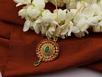 Женщина осталась без кулона за 120 тыс. рублей, позвав в гости рецидивиста