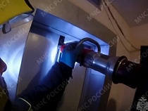 В Светлом в лифте заблокировало мужчину с ребёнком