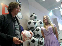 Футболист Смертин открыл «паспортный стол» болельщиков FIFA в Калининграде 