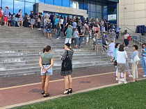 Вакцинация учителей на Сельме вылилась в огромные очереди