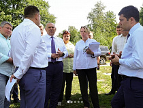 Алиханов показал заместителю министра сельского хозяйства каналы и насосы региона