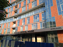 На Нижнем пруду в Калининграде разрешили открыть гостиницу Crystal House