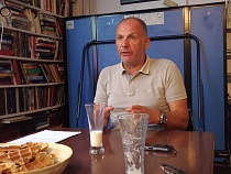 Хозяин легендарной «Вагонки» получает также зарплату на «Ростех Арене»