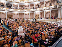 На губернаторской ёлке в Драмтеатр побывал 701 ребенок