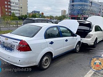 На Сельме «Шевроле» врезался сзади в недешёвый «Мерседес»