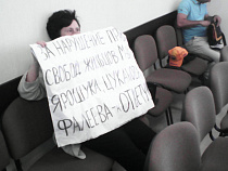  В горсовет Калининграда прорвалась пикетчица (фото)