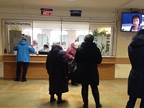 Калининградец сломал дочери локоть, ударив по нему посохом от костюма Деда Мороза