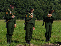 За 5 тысяч солдаты пустили гражданских поворовать на танковом полигоне