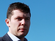 Алиханов упразднил комиссию по квотам на проживание для иностранцев