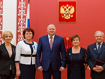 Марина Оргеева и Анжелика Майстер получили госнаграды из рук Николая Цуканова