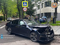 БМВ вынес «Ауди» с проспекта Победы сквозь забор на поликлинику