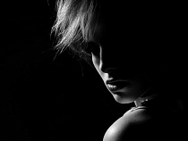 Женщина в Калининградской области добилась компенсации 100 000 рублей за порезы лица